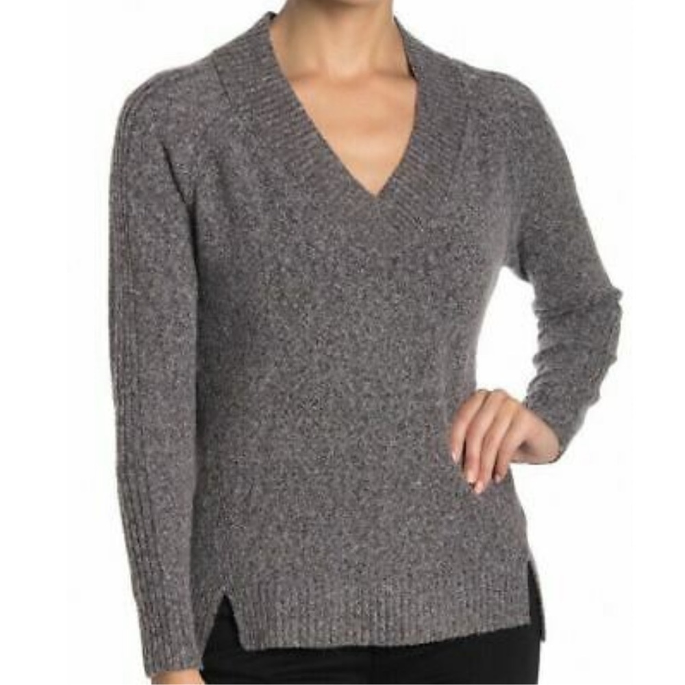 Susina Cozy Portrait V-Neck Sweater